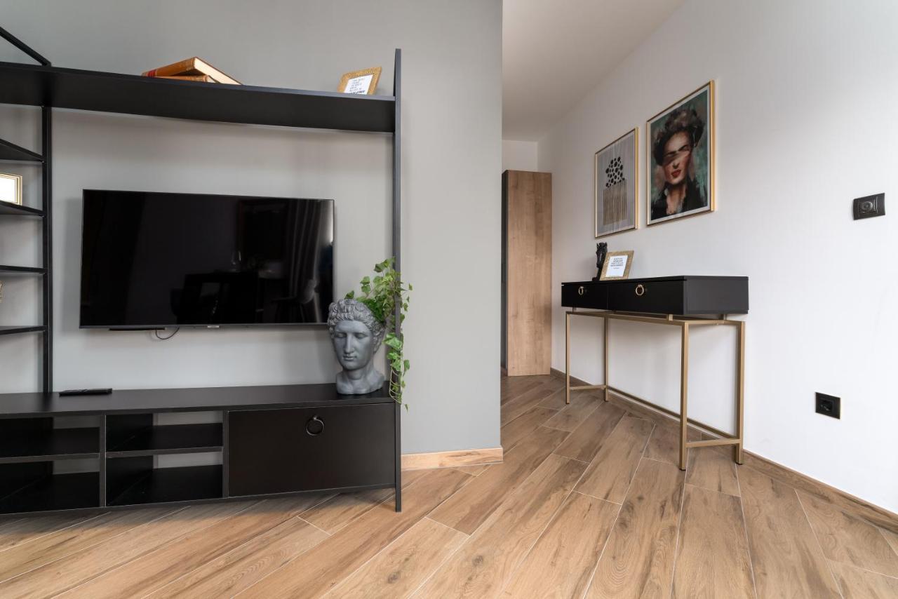 Luxury Nest - Near The Center And The Apartment